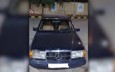 سائق متهور يقود مركبة بطريقة استعراضية ويقع في قبضة الأمن