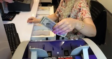 سعر الدولار يتراجع 128 قرشًا في أسبوعين مقابل الجنيه اليوم الجمعة