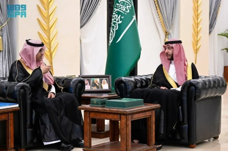 سعود بن نهار يستعرض تقرير أداء إدارة تعليم الطائف في 2025