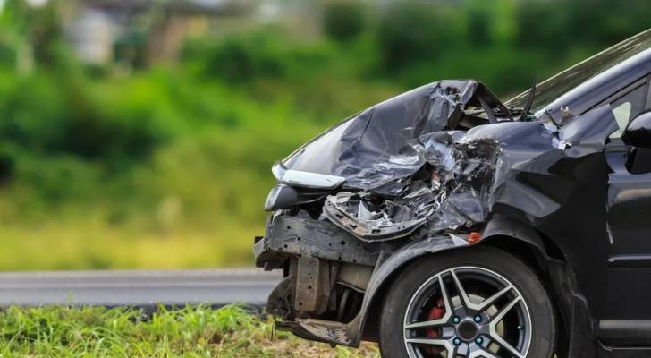 شاهد عيان يكشف تفاصيل إنقاذه لشاب وطفلين خلال حادث في عمان