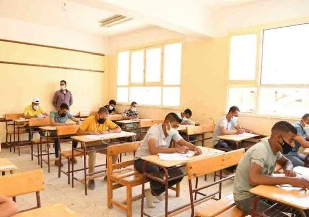 شباب الثانوية العامة يستعدون لامتحان آخر مادة غدًا