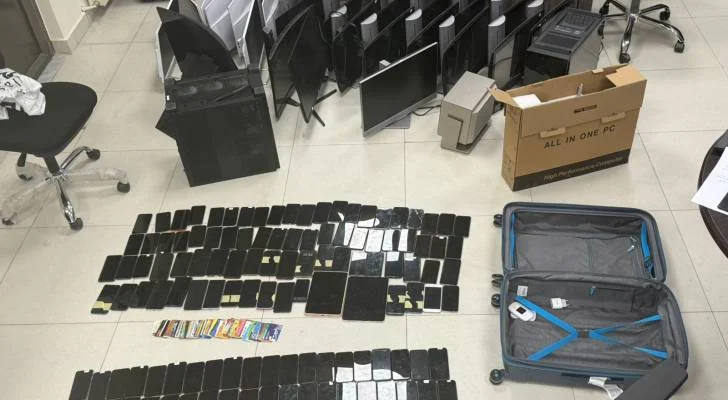 شبكة احتيال مالي تنكشف بتهمة الجرائم الإلكترونية لشخص عربي عبر شركة وهمية