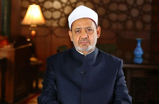 شيخ الأزهر يقدم تعازيه في وفاة الفقيه القانوني الدكتور علي الغتيت