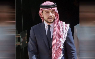 صورة مؤثرة لولي العهد تحيي ذكرى رجال الدفاع المدني في سوريا