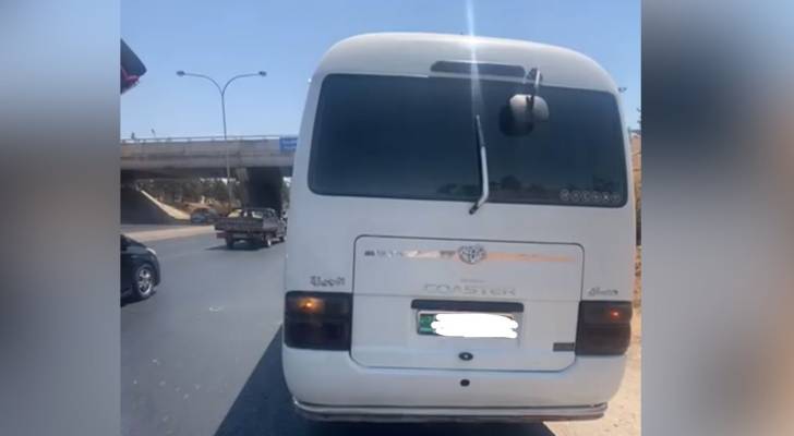 ضبط سائق باص عمومي بعد "فيديو القيادة المتهورة" وإجراءات قانونية تتخذ