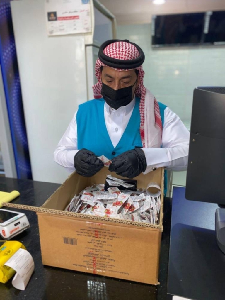 ضبط سكن عمالة مخالفة في رأس تنورة يخزن المواد الغذائية بطريقة عشوائية