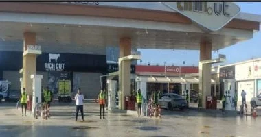 ضبط محطتي وقود تبيعان 125 ألف لتر من البنزين والسولار في السوق السوداء