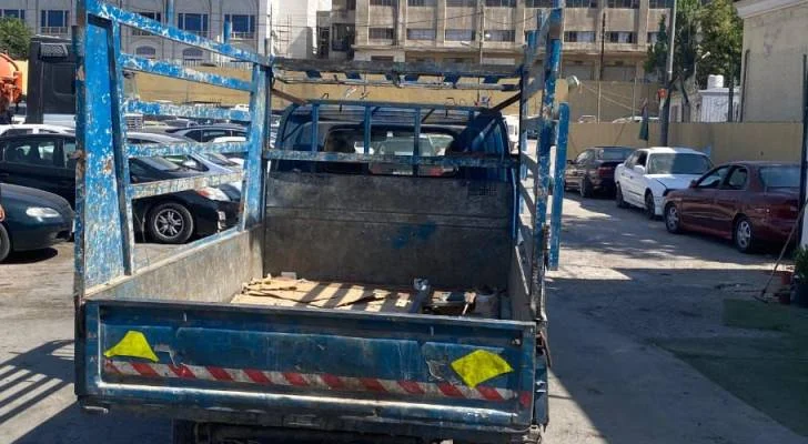 ضبط مركبة وسائقها بسبب قيادة متهورة وجَرّ حصان... فيديو يثير الجدل