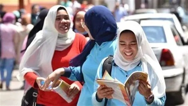 طلاب الثانوية العامة يعبرون عن البهجة بشكاوى الكيمياء والجغرافيا