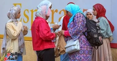 طلاب الثانوية العامة يبدأون امتحان الأحياء والرياضيات والإحصاء