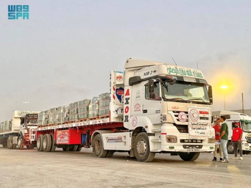 عبرت 7 شاحنات سعودية رفح متجهة إلى غزة