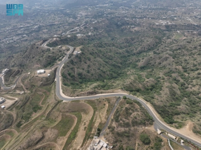 عقبة الفقارة تعزز الترابط في جازان وتخدم قرى هروب