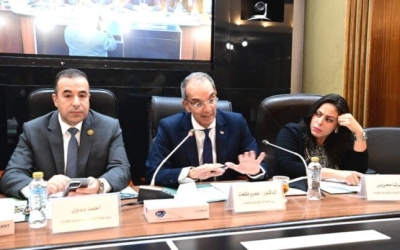 عودة خدمات البنكية وبيانات شركات المحمول الأربعة بحسب وزير الاتصالات