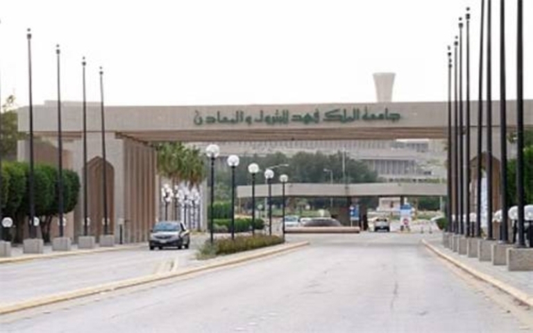 فتح باب التسجيل للمتميزين في برنامج الطالب الزائر