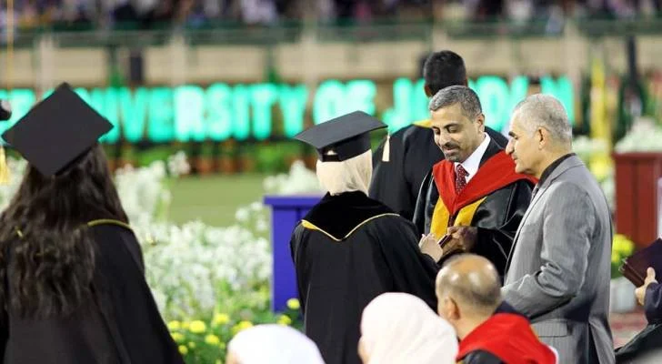 فرحة استثنائية... الجامعة الأردنية تحتفل بتخريج 169 طالباً من كلية الآثار والسياحة