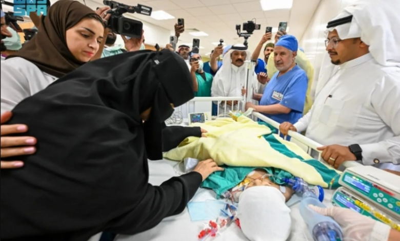 فصل التوأم "يارا ولارا" السعودي يكلل بالنجاح بعد جراحة مكثفة استمرت 12 ساعة ونصف
نجاح تاريخي في عملية فصل التوأم السعودي "يارا ولارا" بعد جراحة استغرقت 12 ساعة ونصف
التوأم السعودي "يارا ولارا" ينفصلان بنجاح بعد عملية جراحية دقيقة استغرقت 12 ساعة ونصف
عملية فصل التوأم الملتصق "يارا ولارا" تُحقق النجاح بعد 12 ساعة ونصف من الجراحة