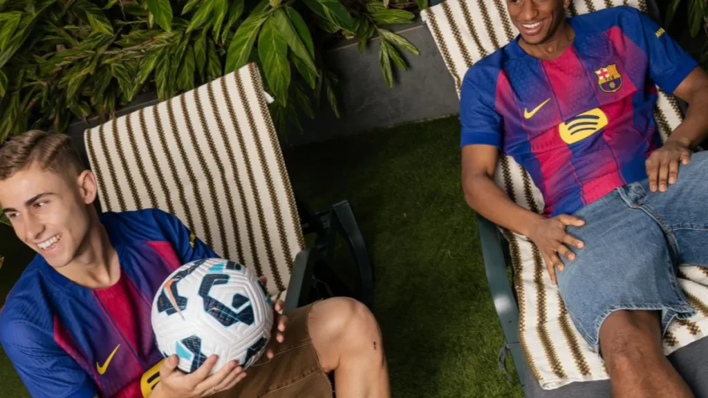 فيديو: برشلونة يعلن عن تصميم قميصه الجديد لموسم 2025-2026