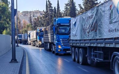 قافلة مساعدات حيوية تعبر إلى غزة الخميس