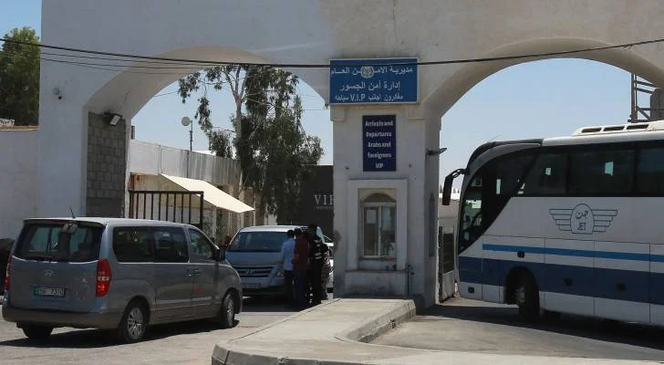 قرارات عاجلة لحل أزمة الحجوزات على جسر الملك حسين