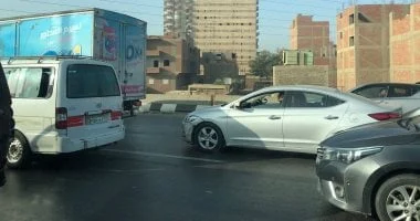 النشرة المرورية.. كثافات متوسطة للسيارات على محاور القاهرة والجيزة