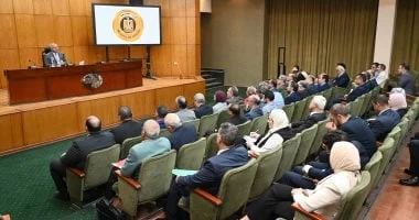 كمال الوزير يحدد مهلة شهر لشركات الأسمنت لاستئناف الإنتاج المتوقف