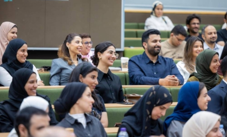 لقاء السواحة بالمبتكرين والمجتمع البحثي السعودي في لندن
السواحة يتواصل مع المبتكرين والمجتمع البحثي السعودي بلندن
مبتكرون ومجتمع بحثي سعودي يجتمعون مع السواحة في لندن
