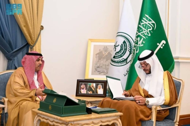 لقاء مُحافظ الطائف مع المدير التنفيذي لهيئة الصحة العامة بالقطاع الغربي
