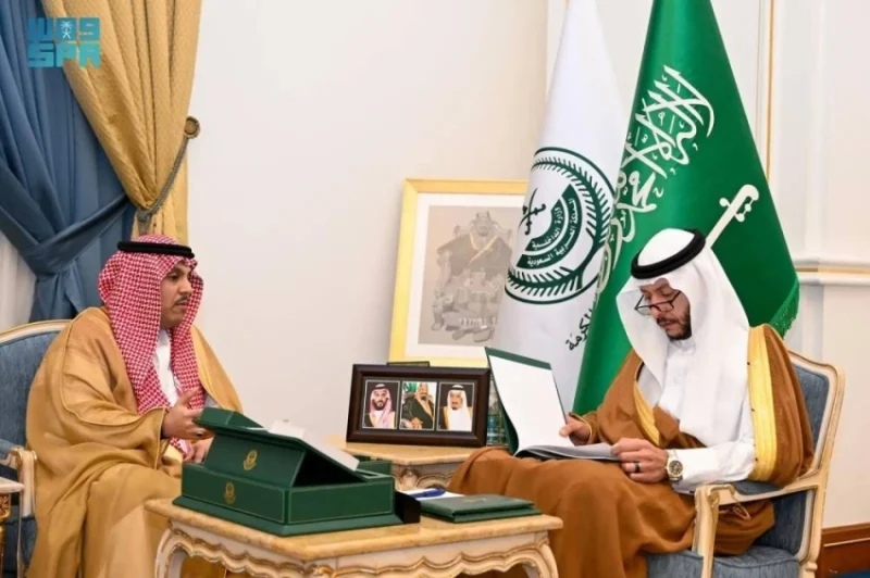 لقاء مُحافظ الطائف مع المدير التنفيذي لهيئة الصحة العامة بالقطاع الغربي