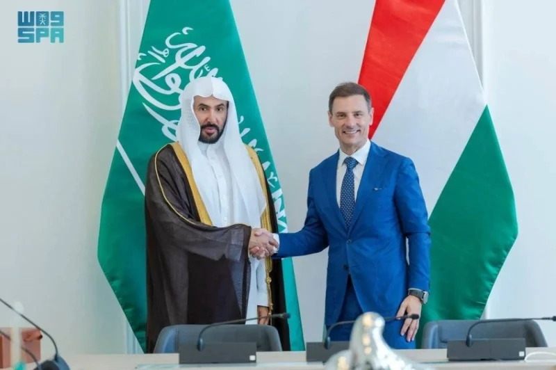 لقاء هام بين وزير العدل ونظيره المجري