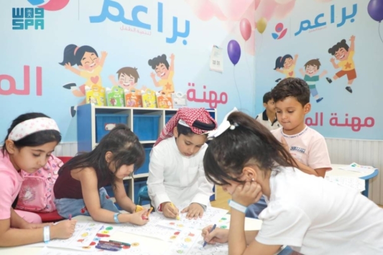 “مبادرة واعد” تستقطب الأطفال وعائلاتهم خلال مهرجان الصيف بجامعة الحدود الشمالية.