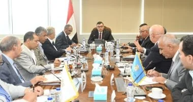متابعة حثيثة لمشروعات مياه الشرب والصرف الصحي من وزير الإسكان