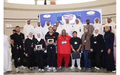 محافظ العاصمة يؤكد أهمية تعزيز الصحة العامة بالدولة