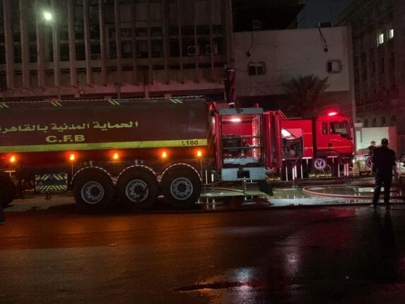 محافظ القاهرة ومدير الأمن يصلان إلى سنترال رمسيس بعد تجدد النيران