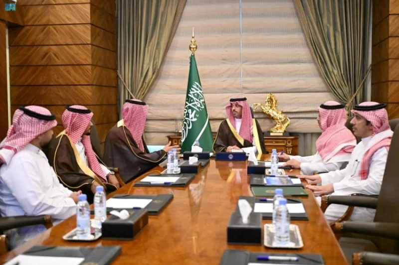 محافظ جدة يستعرض المشروعات الصناعية
