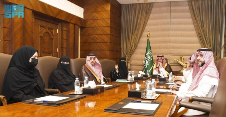 محافظ جدة يستعرض تقرير التعليم