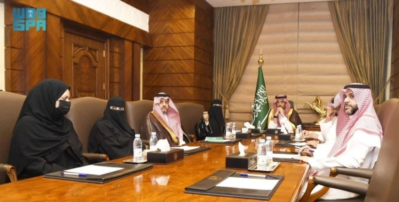 محافظ جدة يستعرض تقرير التعليم