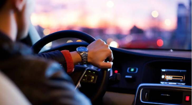 مخالفة قيادة المركبة بدون رخصة توضحها الدوريات الخارجية