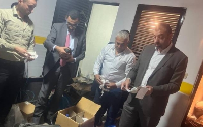 مداهمة شقة سكنية لتصنيع مستحضرات تجميل غير قانونية من قبل الغذاء والدواء