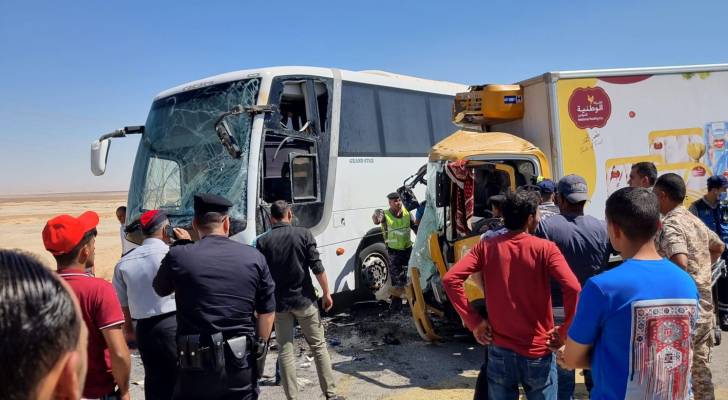 مصدر طبي يؤكد: وفاة شخصين وإصابة 7 بجروح بتصادم مركبة وحافلة على الطريق الصحراوي