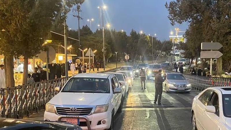 معالجة الزحام الصيفي في الباحة بتواجد ميداني وتحكم يدوي بالإشارات
