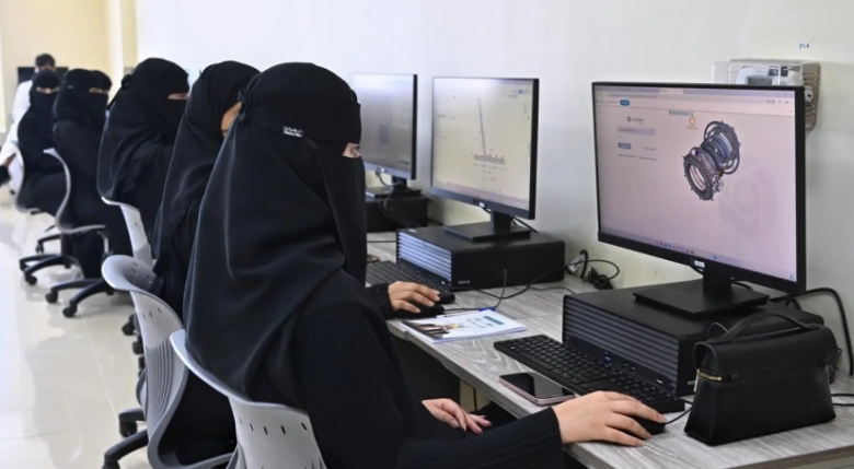 معسكر التصنيع الرقمي يجذب 100 متدرب لتطوير مهاراتهم في مجال الذكاء الاصطناعي.