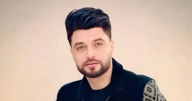 مفتش الصحة يباشر كشفه على جثمان المطرب أحمد عامر داخل المسجد