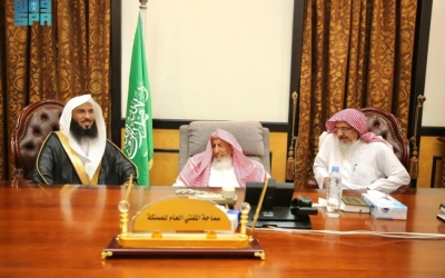 مفتي عام المملكة يرحب برئيس جمعية النور لتحفيظ القرآن الكريم في الباحة