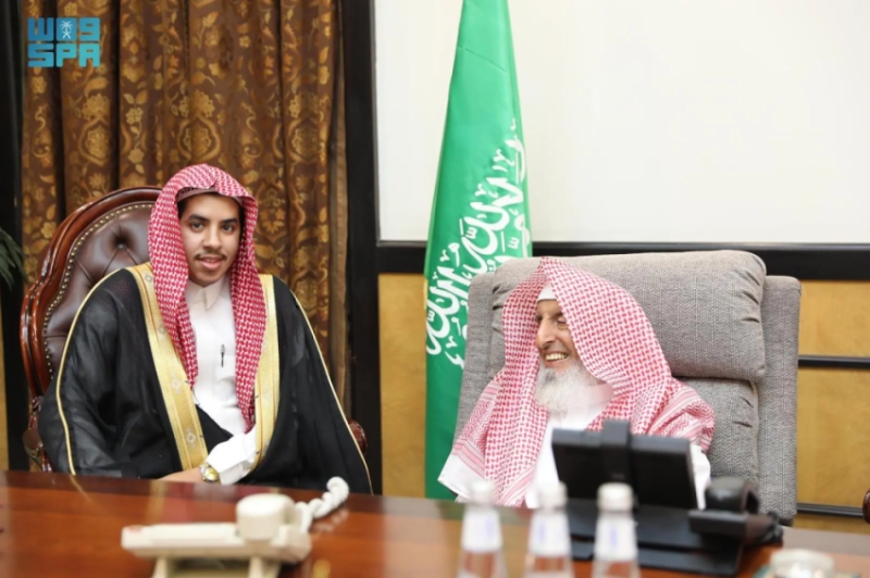 مفتي عام المملكة يستقبل وفد جمعية "آفاق" لعلوم الفلك بالطائف