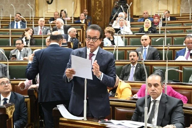 موافقة وزير الصحة على إضافة الصيادلة لنوبتجيات جديدة وعين وجبالي على المالية غدا