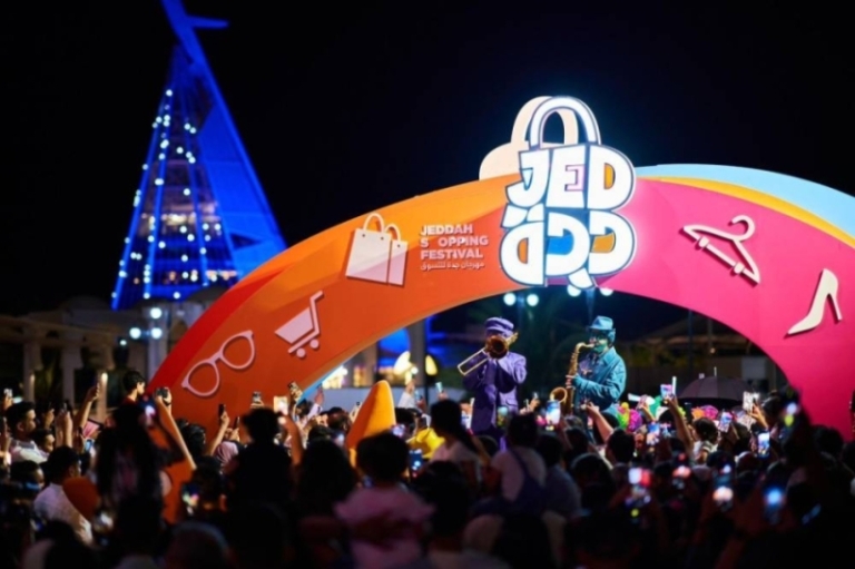 موسم جدة يبدأ فعاليات الصيف المثيرة