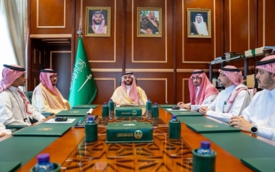 نائب أمير حائل يستعرض خطط ومبادرات هيئة تطوير المنطقة خلال اجتماع مهم.