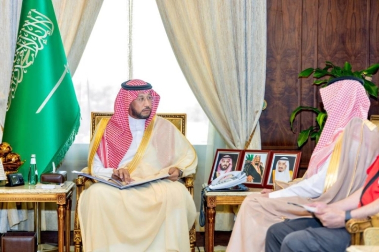 نائب أمير عسير يستعرض إنجازات فرع الهلال الأحمر بالمنطقة