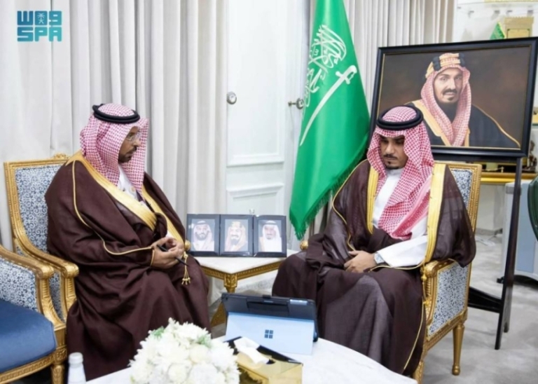 نائب أمير نجران يُبرز أهمية جهود فرع الهلال الأحمر في تعزيز الخدمات الإسعافية والتوعوية