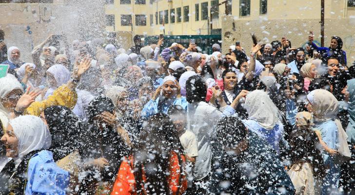 نجاح "التوجيهي" في الأردن.. فرحة تتضارب مع قلق المخالفات وتحذيرات أمنية مشددة